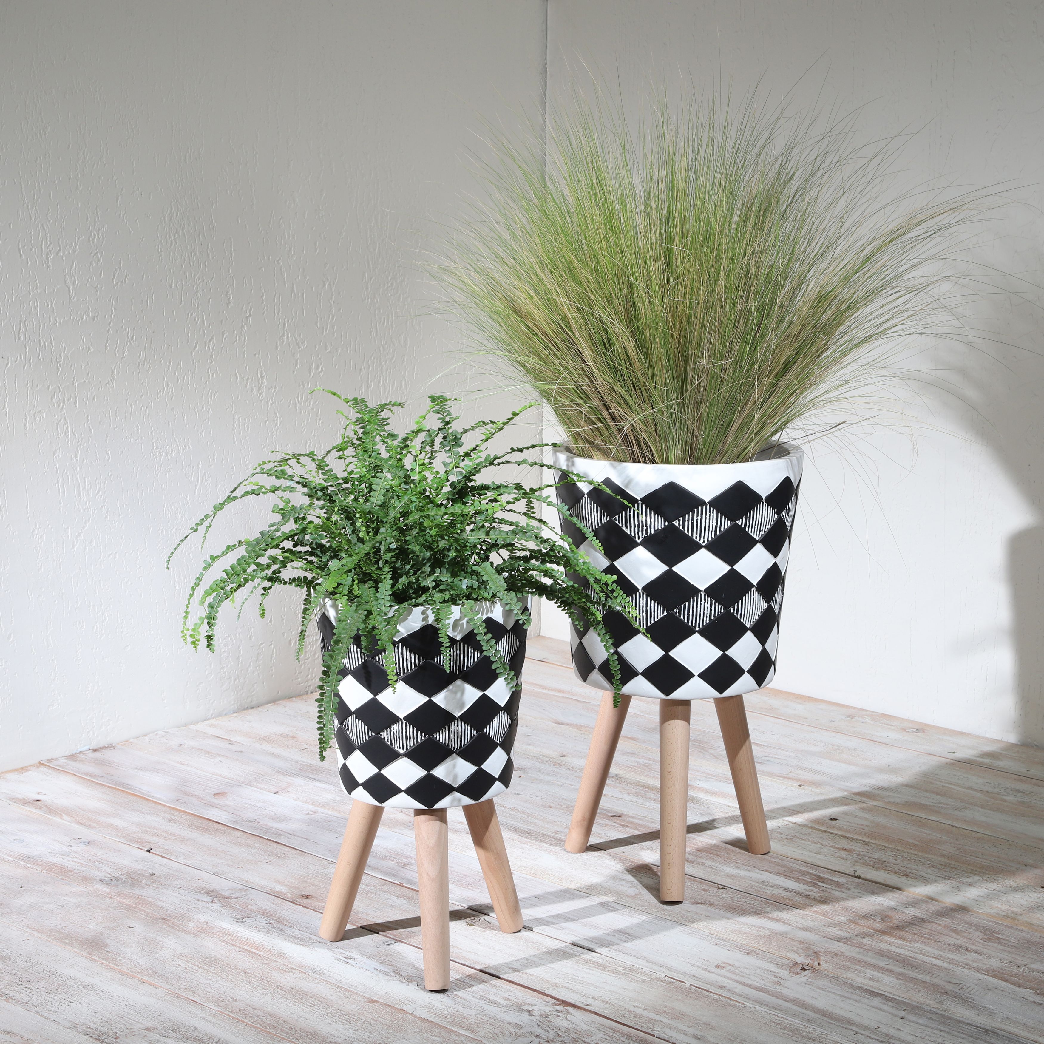 S/2 10/12" DIAMOND PLANTER W/ WOOD LEGS, BLACK(KD) S/2 10/12" DIAMOND PLANTER W/ WOOD LEGS, BLACK(KD)
